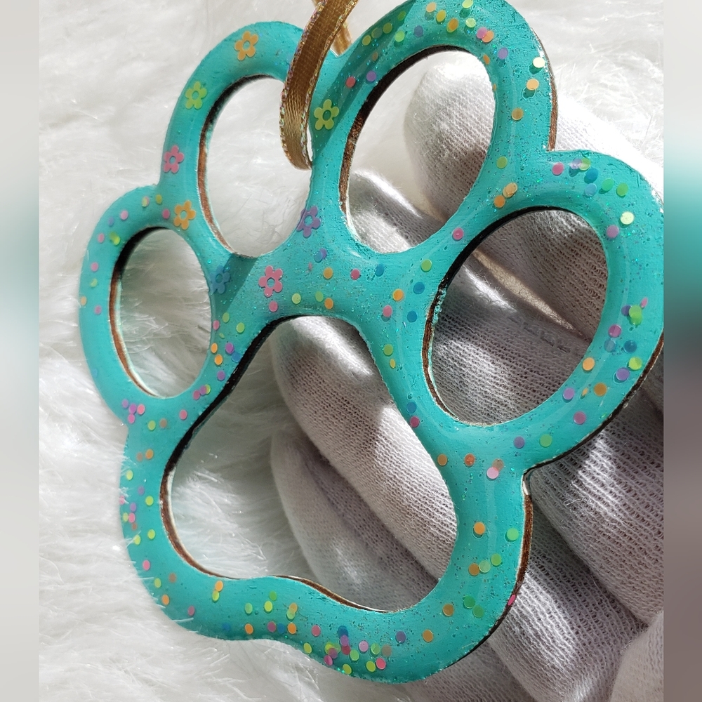 Handmade Spring Paw Print Decor Accessory - Picture 9 of 11
